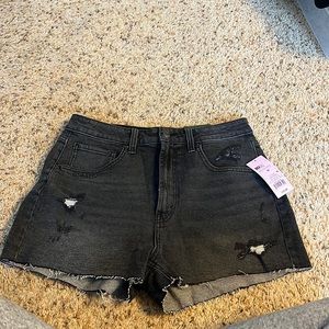 NEVER BEEN WORN BRAND NEW Highset Rise Mom shorts